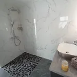 Tiernan's Luxury דירה