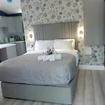 Tiernan's Luxury דירה