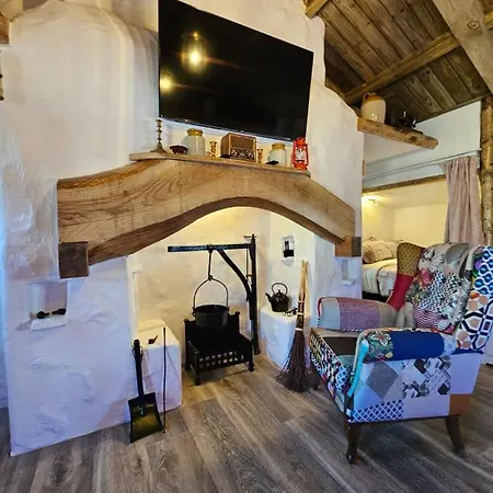 Tiernan's Luxury * Charlestown