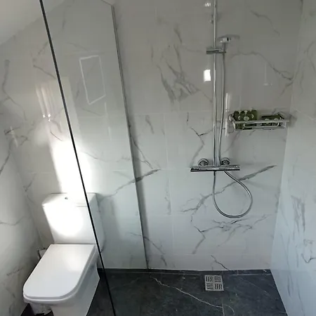 Tiernan's Luxury تشارلستاون