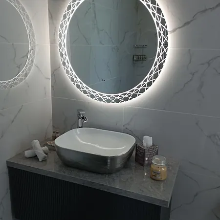 Tiernan's Luxury * チャールスタウン